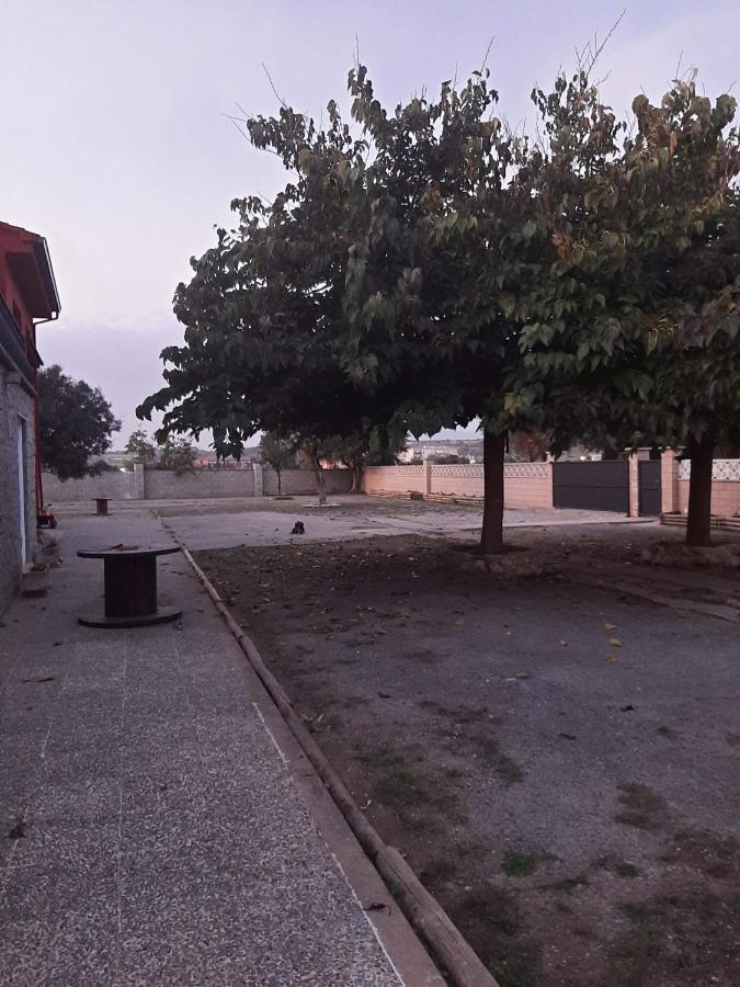 Les Oliveres - apartamento Vilafant Extérieur photo